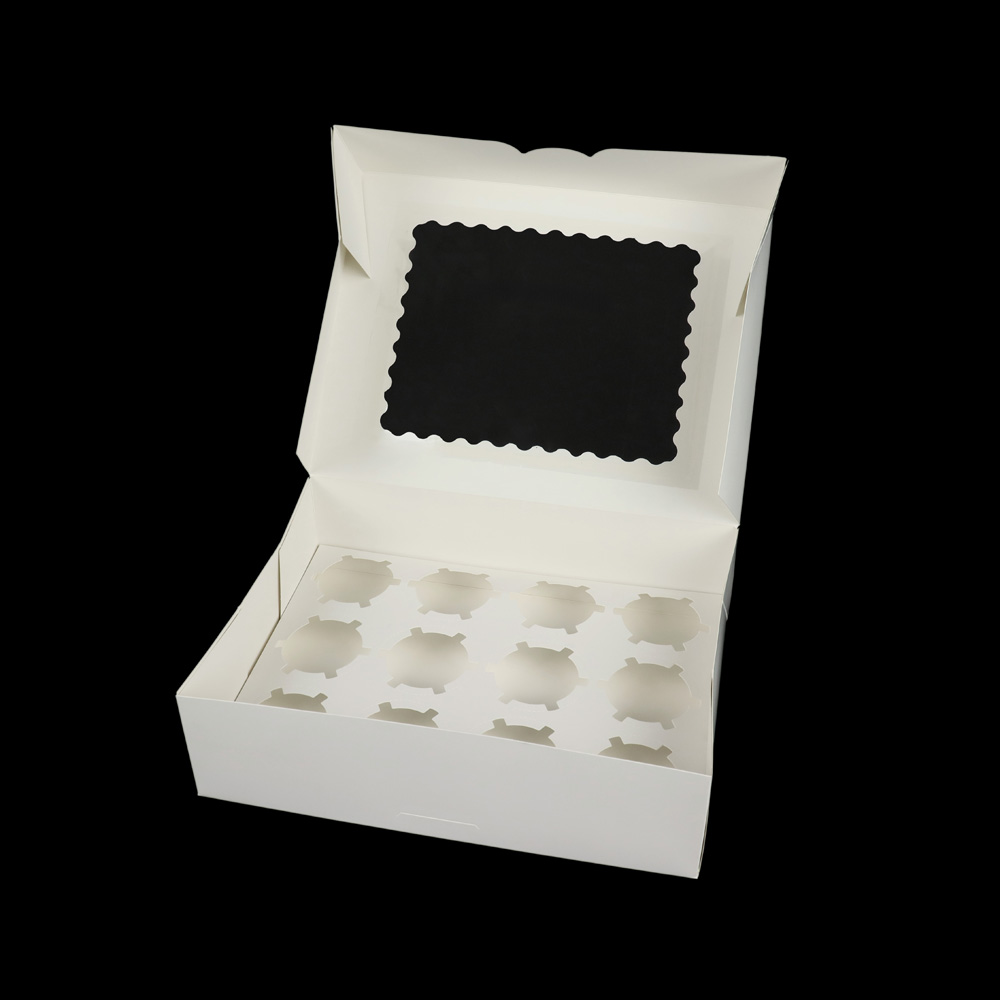 Comparing Paper and Plastic Cake Containers: Which One is Right for Your Business?