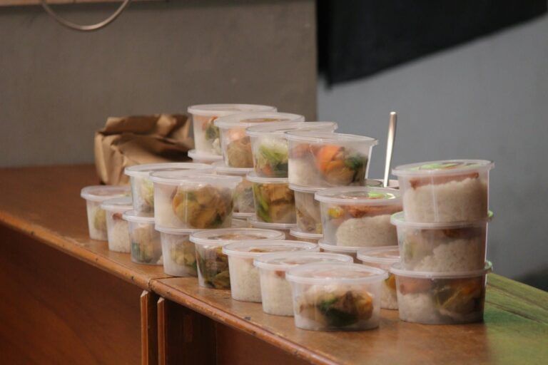 Disposable packaging is one of the common methods for keeping food fresh
