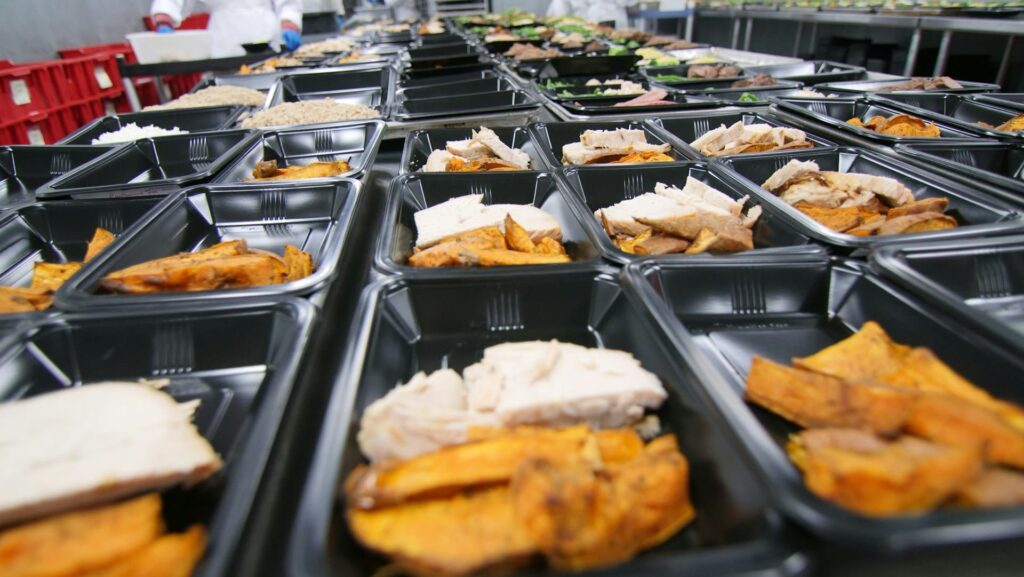 Factories use disposable packaging for meal preparation