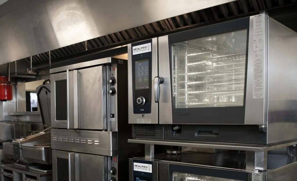 Commercial microwave oven