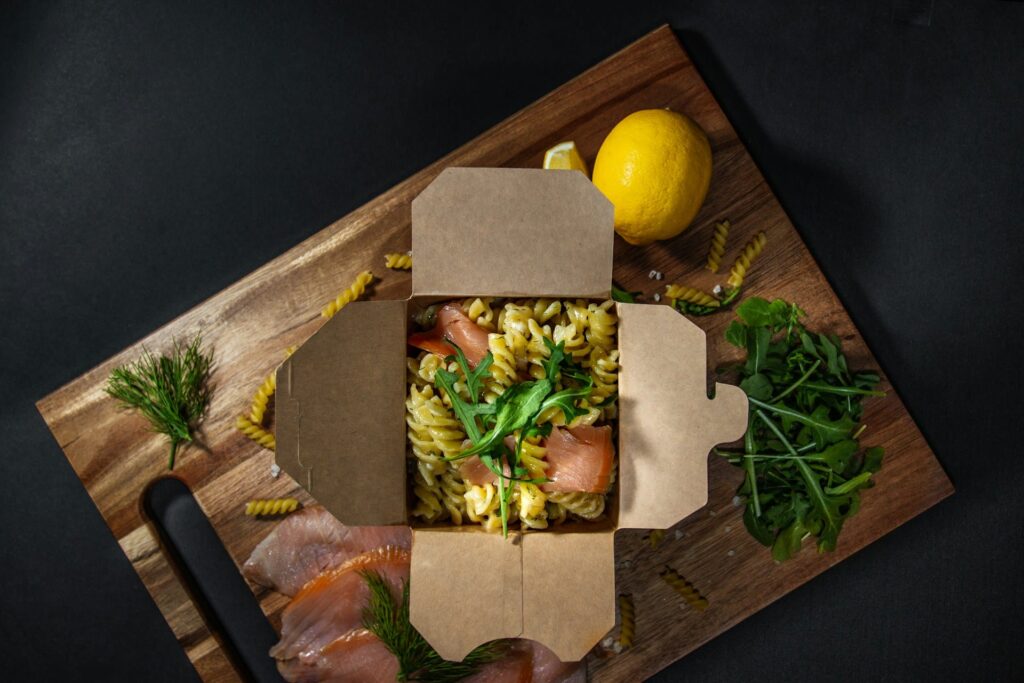 Grease-resistant paper packaging for storing pasta