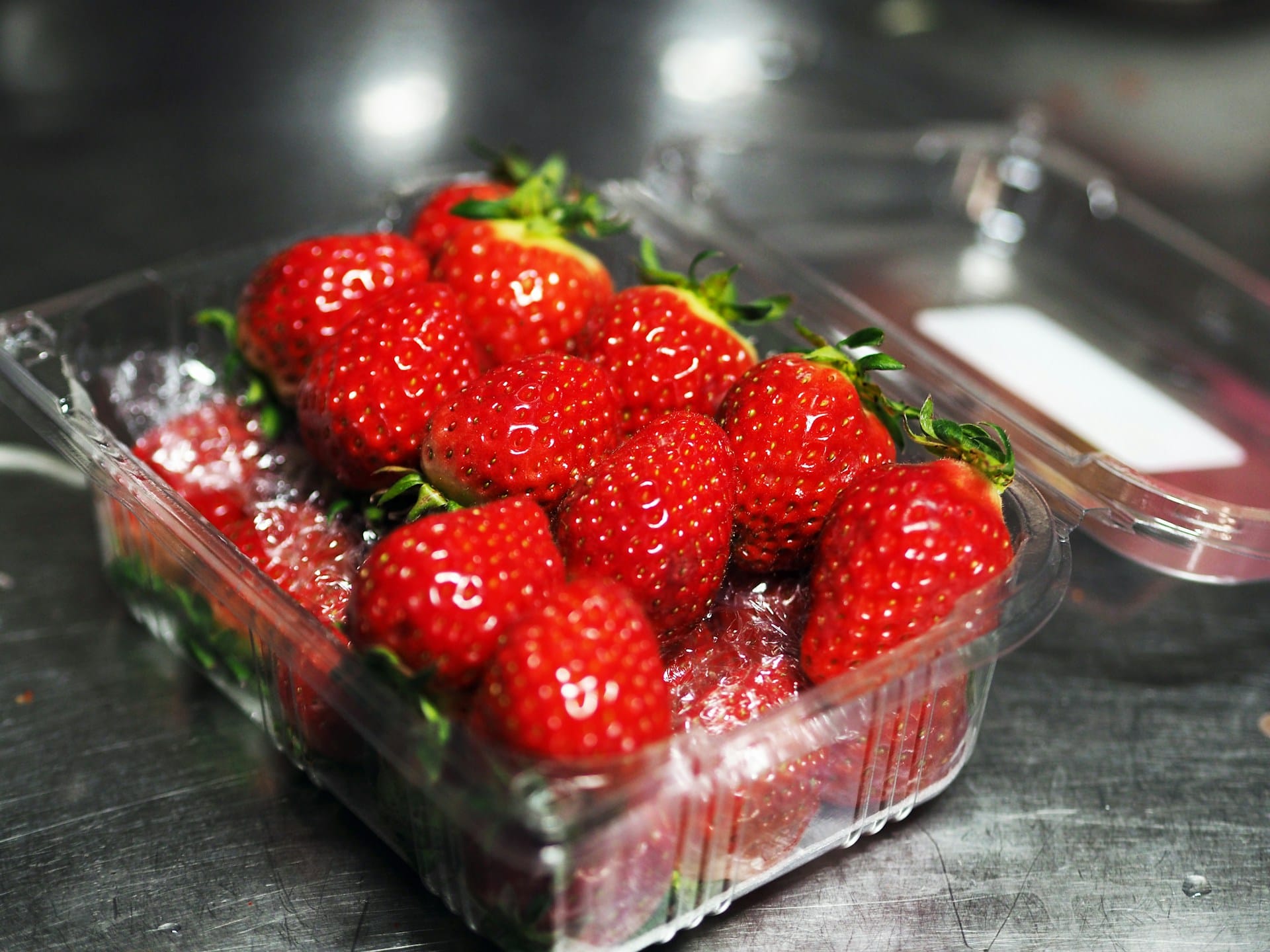 Clear thermoformed packaging box for fruits
