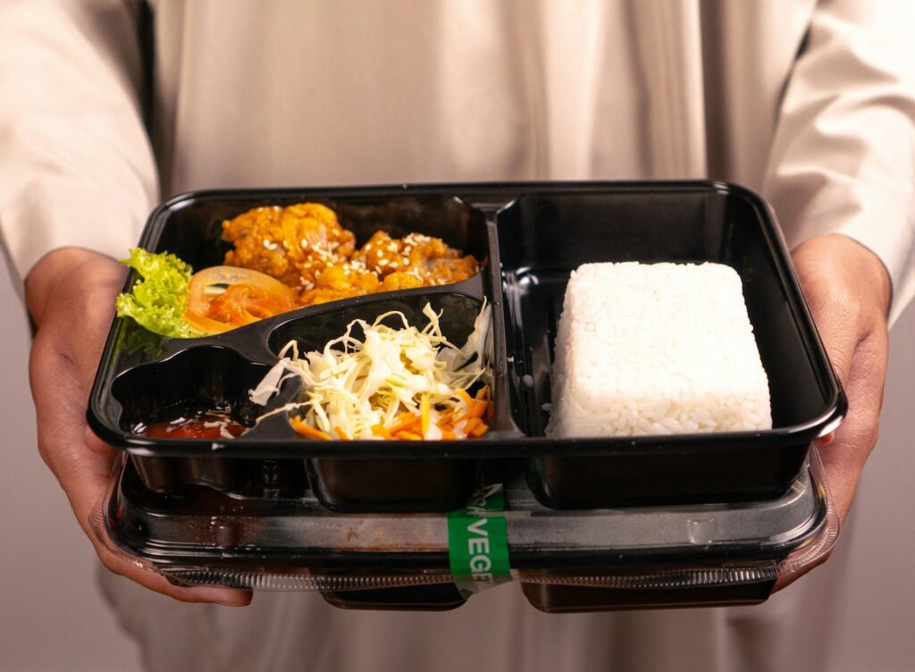 Disposable plastic lunch box, ideal for fast food packaging